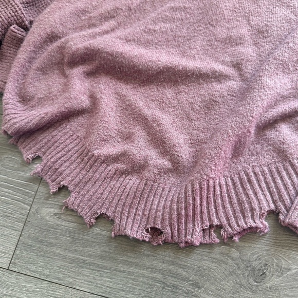 Rue21‎ Dusty Rose Distressed V-Neck Sweater - Picture 2 of 4